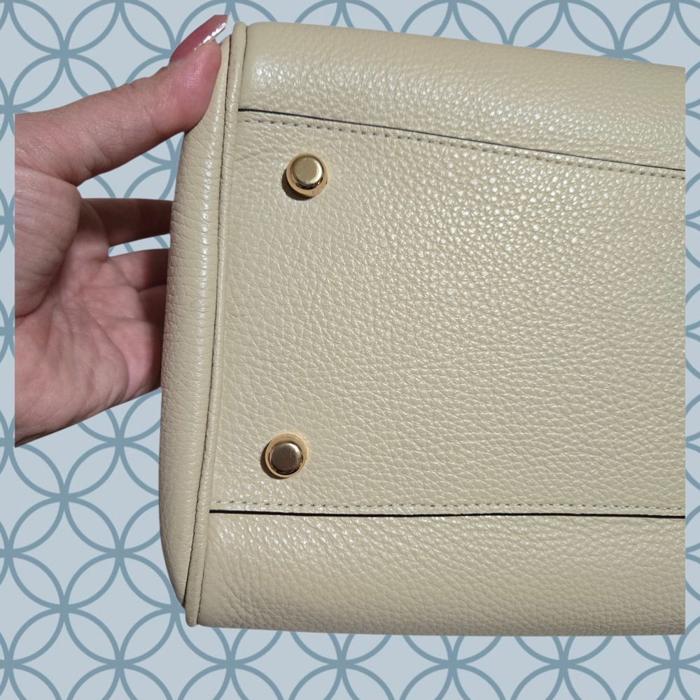 Coach Cream Leather Women's Bag - Picture 6 of 16